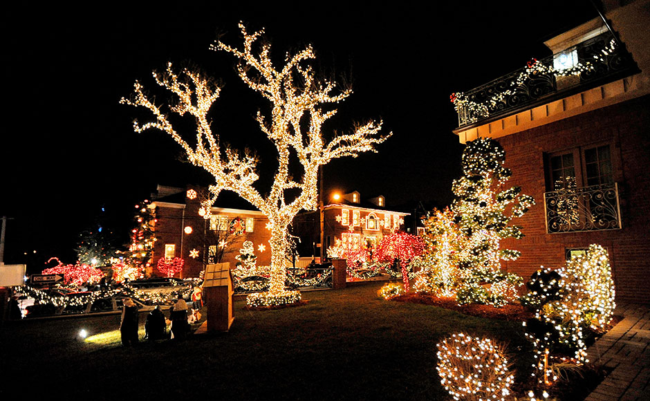 Zoar Christmas 2022 Images: Christmas Celebrations Kick Off Around The World-World News ,  Firstpost