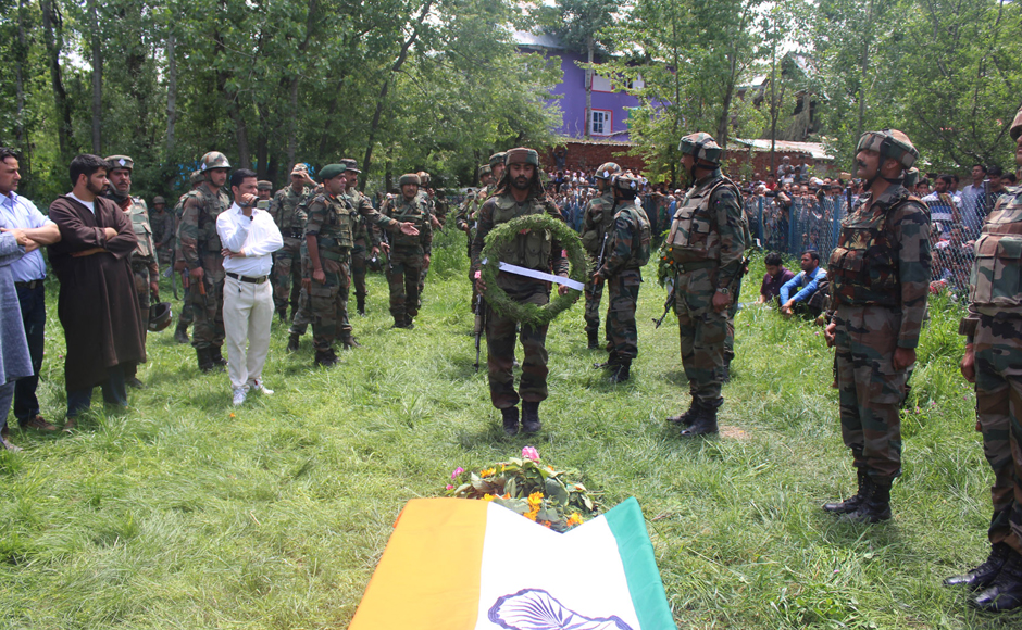 Lt-Ummer-Fayaz-Parry_funeral