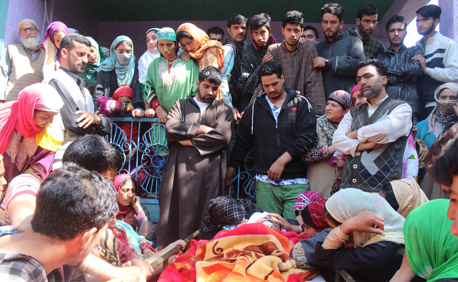 Lt-Ummer-Fayaz-Parry_funeral4