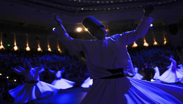 Ricordando Rumi: Turchia onori poeta mistico Sufi con dervisci rotanti